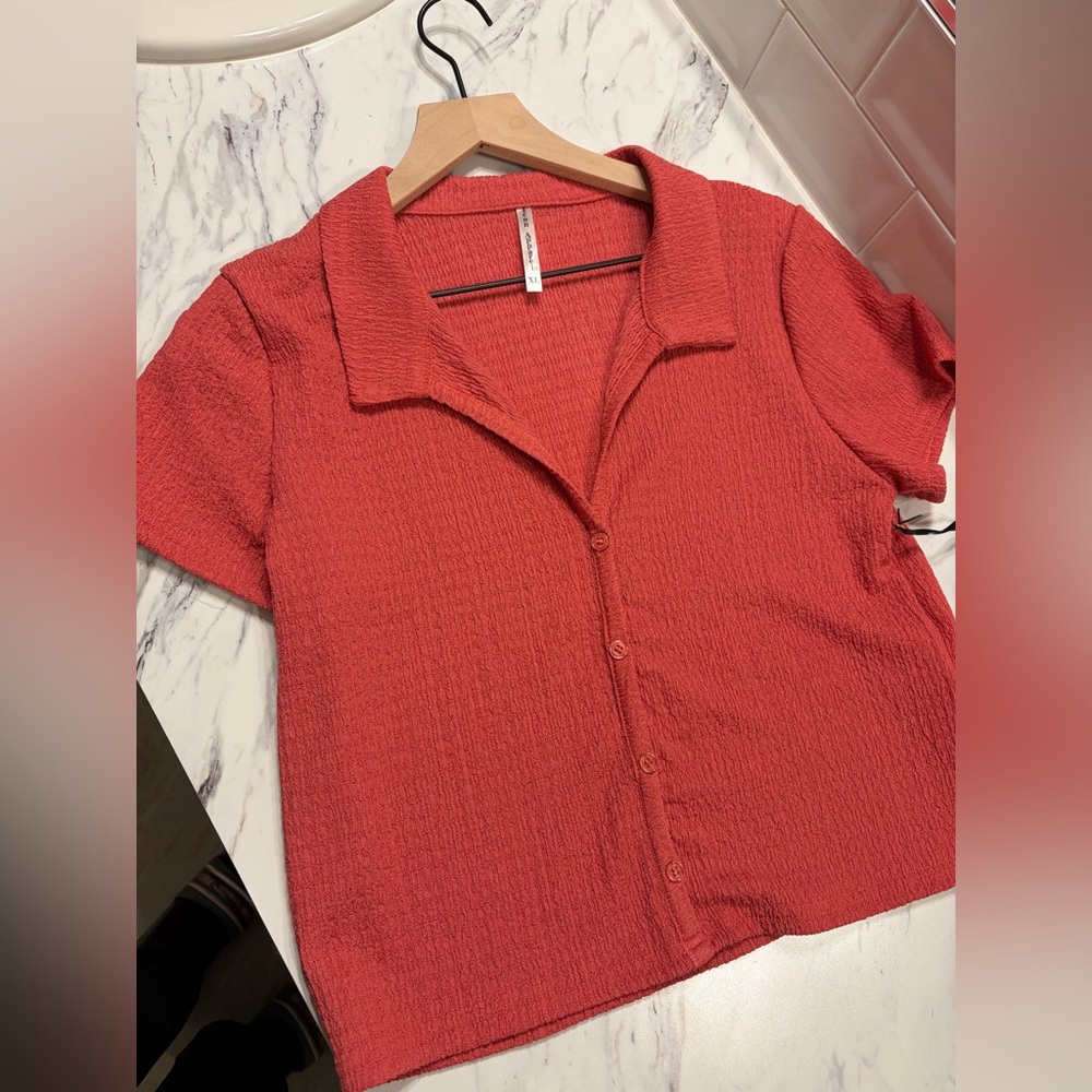 ICON Textured Coral‎ Button-Down Shirt